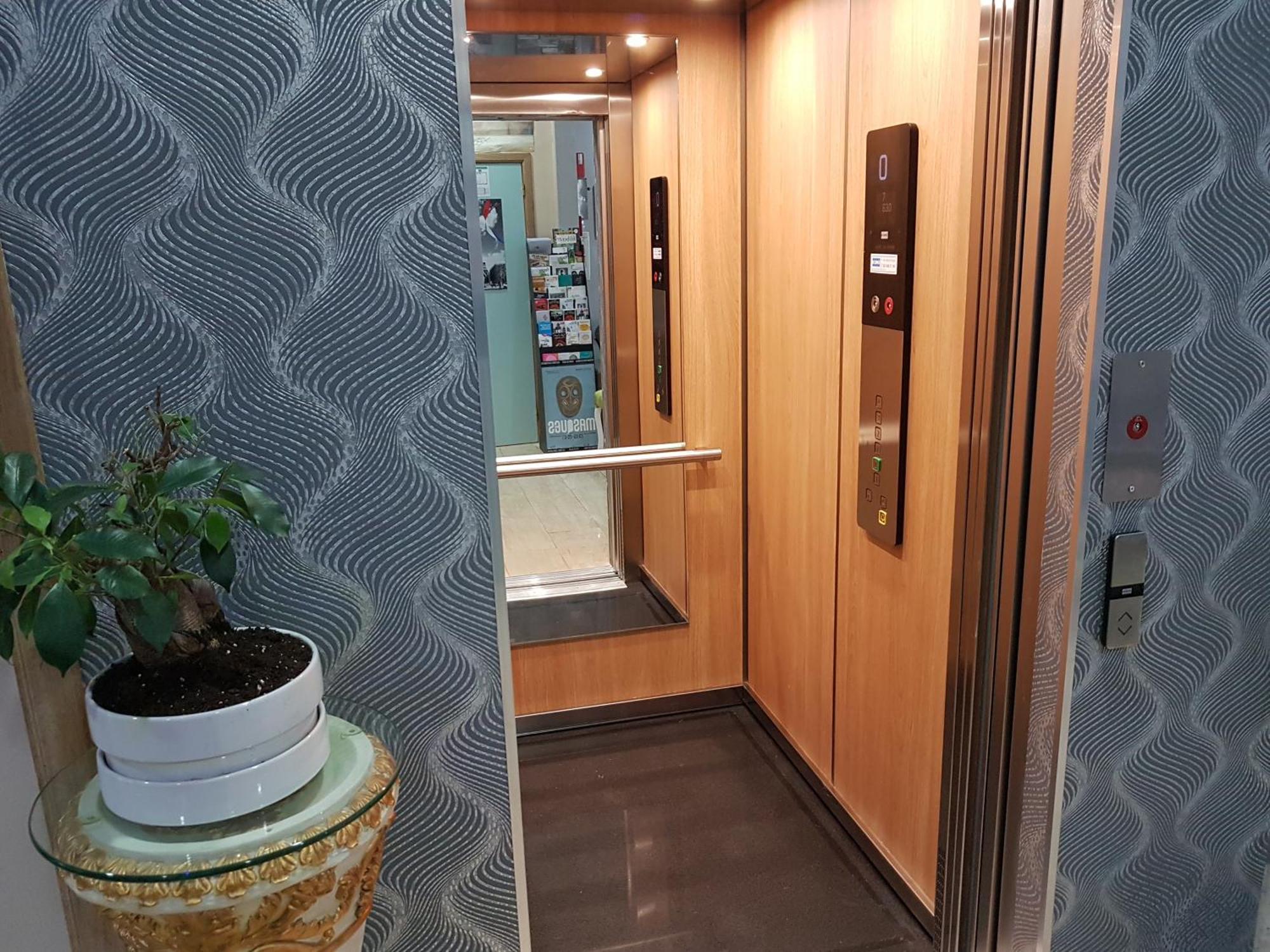 Hotel Meribel Saint-Josse-ten-Noode Ngoại thất bức ảnh