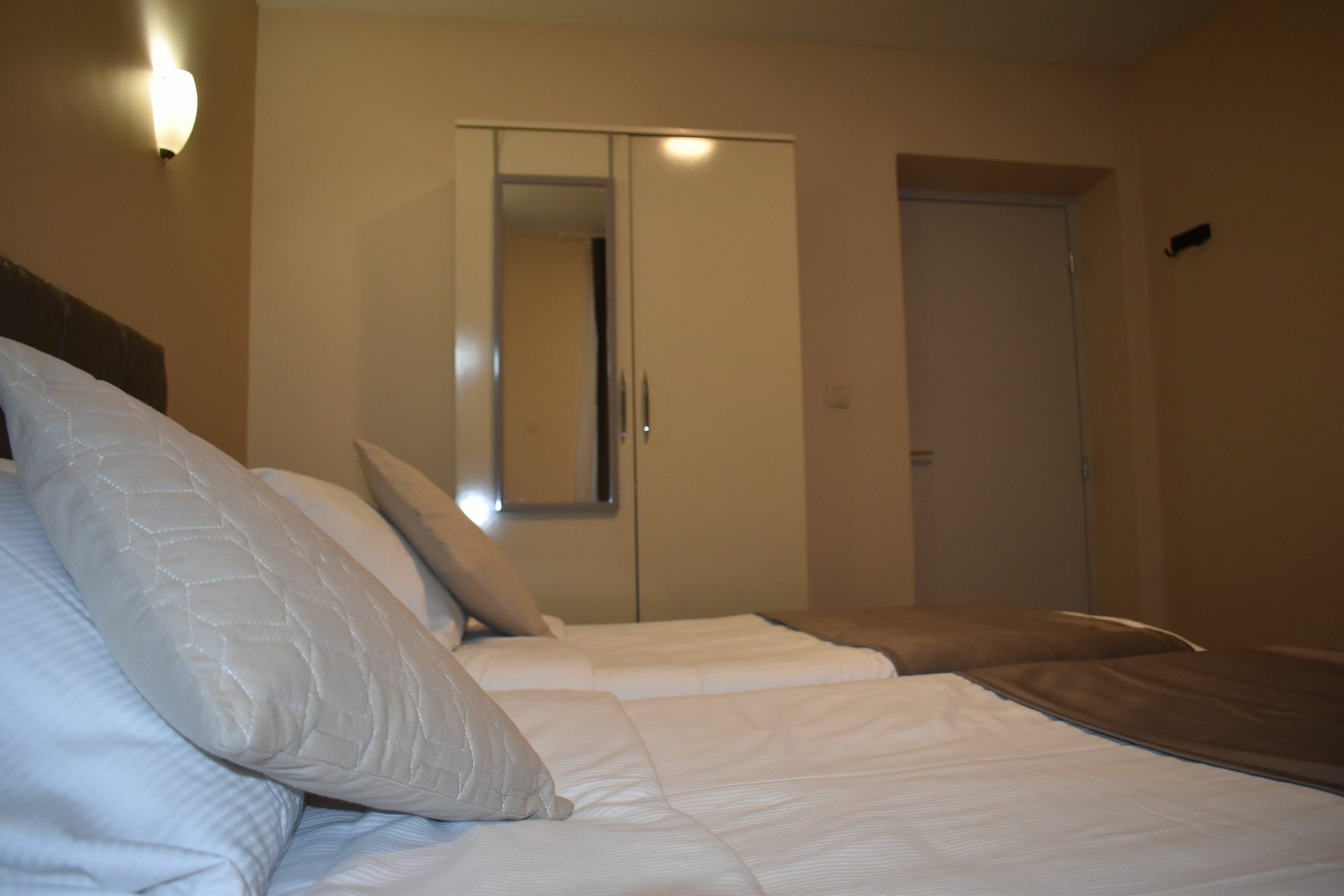 Hotel Meribel Saint-Josse-ten-Noode Ngoại thất bức ảnh